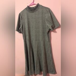 ⭐️le chateau Grey Plaid Short-Sleeve Fit-and-Flare Dress